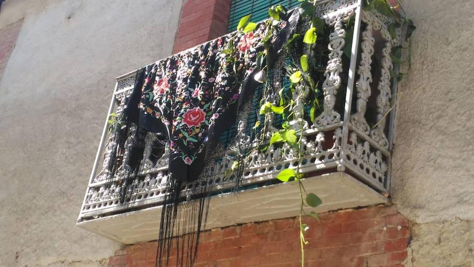 Fotos: Jotas y balcones engalanados en las fiestas de Peñaflor