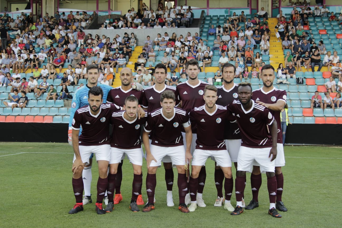 Fotos: Presentación del CF Salmantino ante el Villanovense