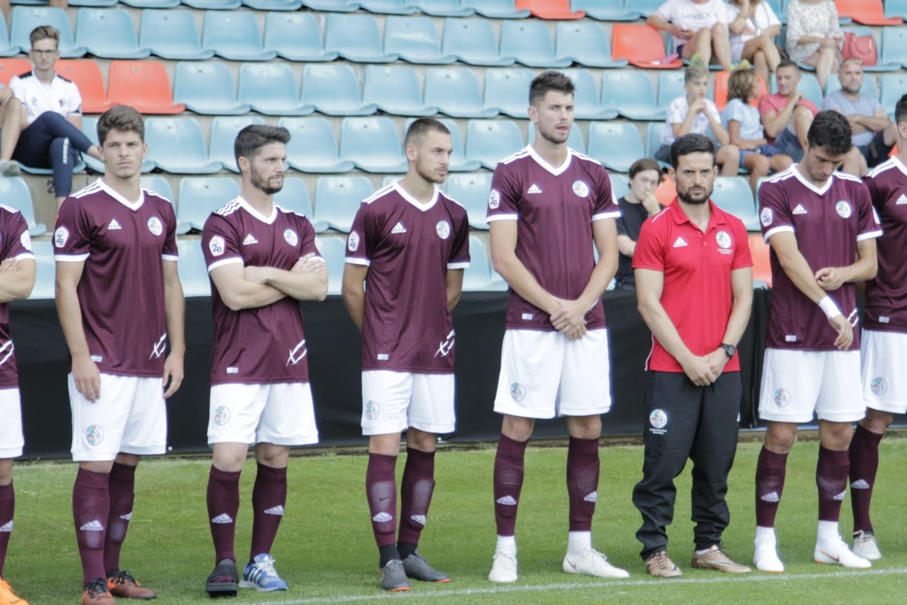 Fotos: Presentación del CF Salmantino ante el Villanovense