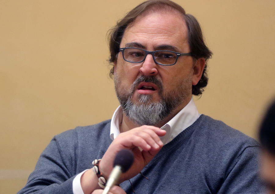 Cosme Aranguren, durante un pleno del Ayuntamiento de Segovia.