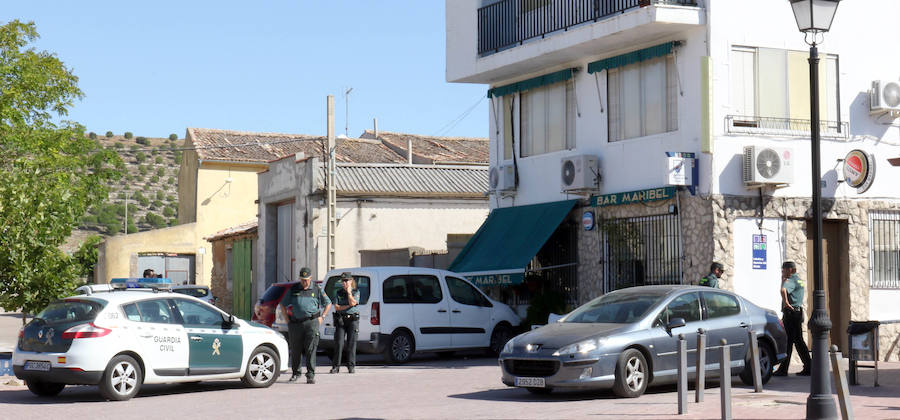 Fotos: Un muerto y tres heridos por un tiroteo en el municipio de Castrillo-Tejeriego