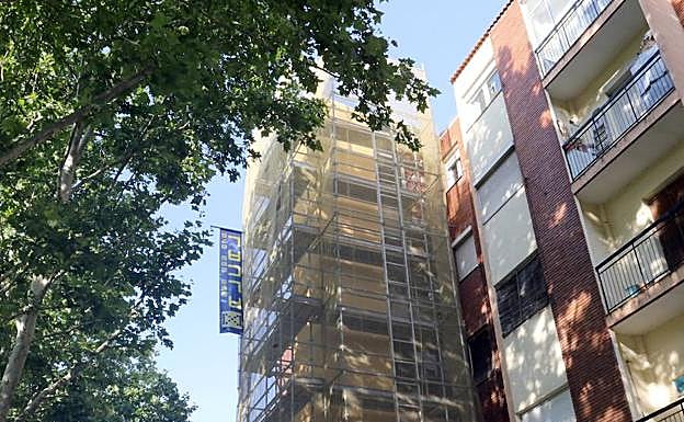 Construcción del nuevo ascensor en La Rubia. 