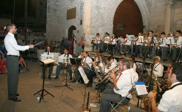 Una de las interpretaciones del 'A por ellos' de la Banda Municipal de Cuéllar. 