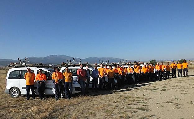 Miembros de una cuadrilla de forestales destinadas a eliminar el exceso de vegetación. 