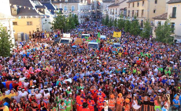 La Plaza de los Dolores de La Granja, abarrotada instantes antes del pregón que daba comienzo a las fiestas patronales. 