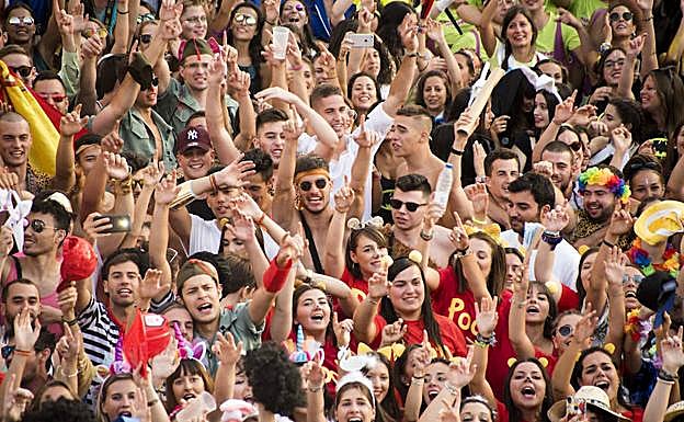 Jolgorio en el pregón de este viernes de las fiestas de La Granja. 