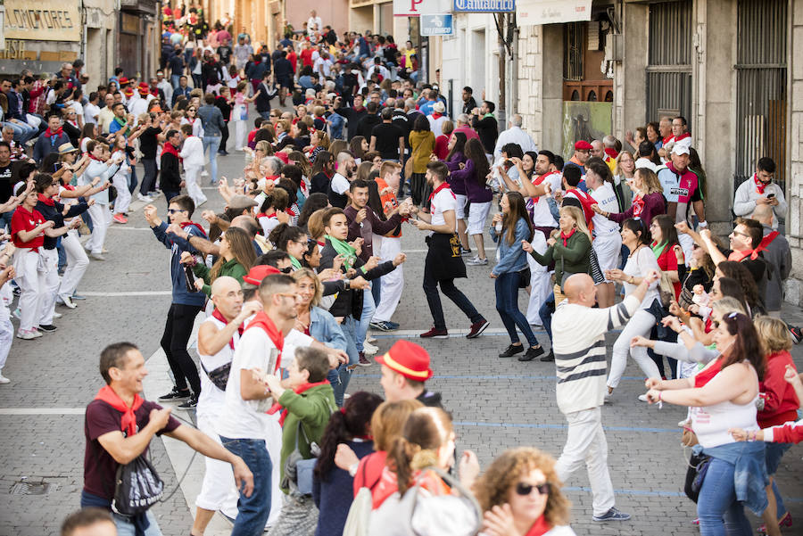 Solo cinco novillos han acabado el recorrido y han entrado en la plaza; el sexto ha tenido que ser anestesiado