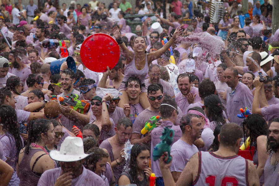 Fotos: Celebración de la guerra con vino en Toro