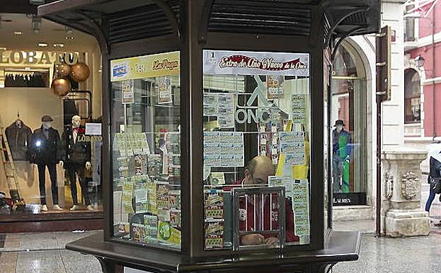 Quiosco de la ONCE situado en la Calle Mayor de Palencia. 
