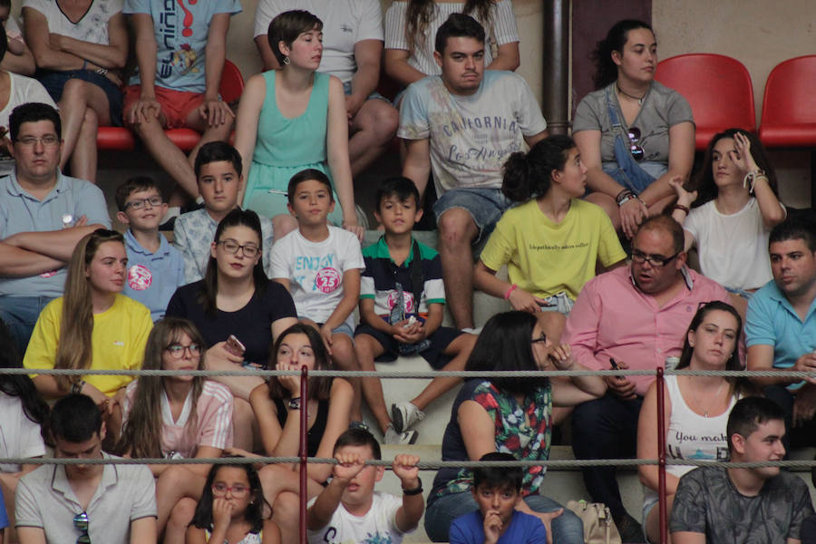 La actividad atrajo a numeroso público hasta la plaza de toros