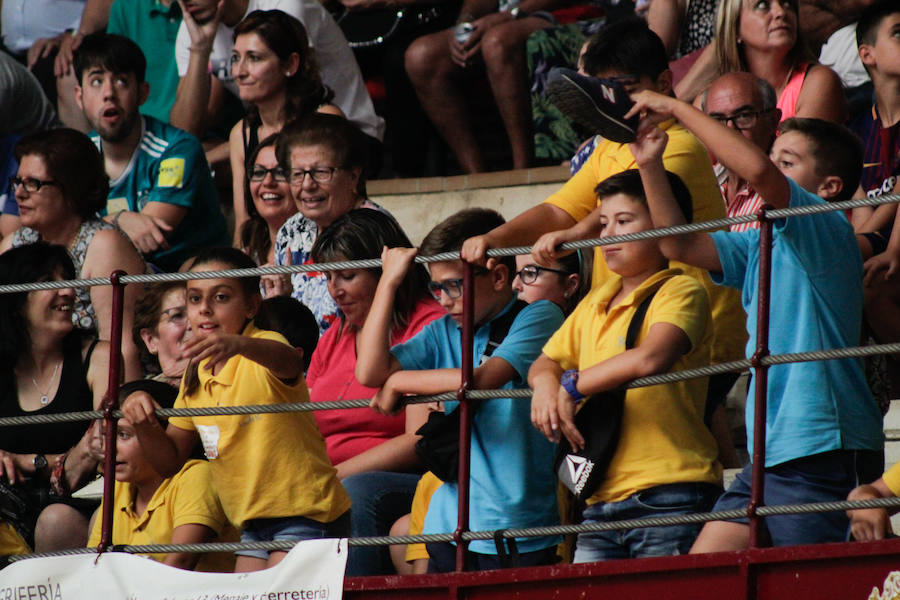 La actividad atrajo a numeroso público hasta la plaza de toros