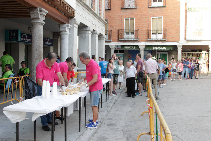 Con una degustación de carne de novillo en la plaza de la Constitución, la localidad despedía ayer sus fiestas