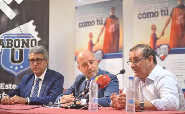 Víctor Diego, José María Valentín-Gamazo y Narciso Prieto en la presentación de la campaña