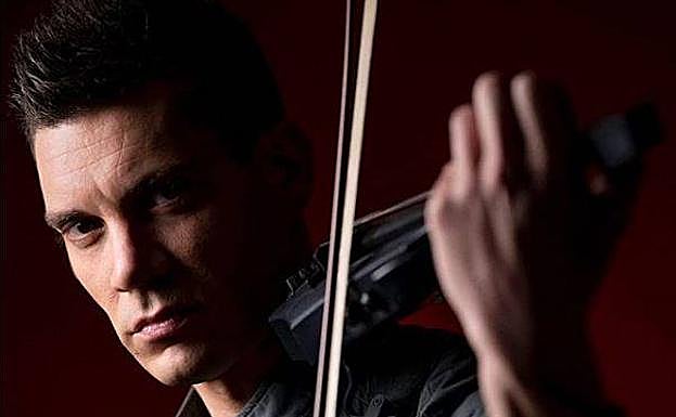 Thomas Potiron junto a su violín. 