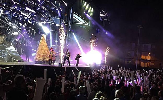 Actuación de Panorama, el jueves de Feria, en Peñaranda de Bracamonte, que fue un éxito rotundo. 
