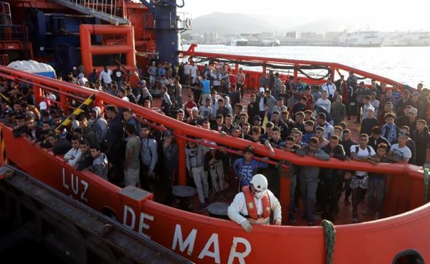 Inmigrantes rescatados en el Estrecho.