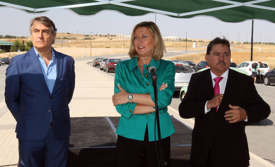 Fotos: La consejera Pilar del Olmo en la inauguración del polígono Valdeherrera en Villacastín