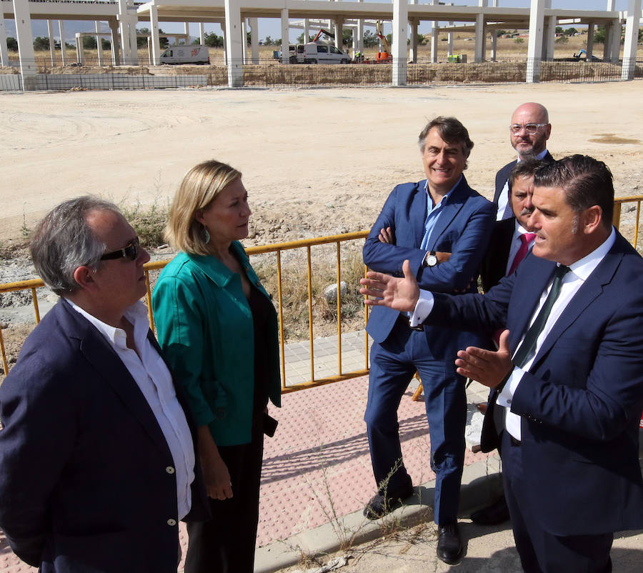 Fotos: La consejera Pilar del Olmo en la inauguración del polígono Valdeherrera en Villacastín
