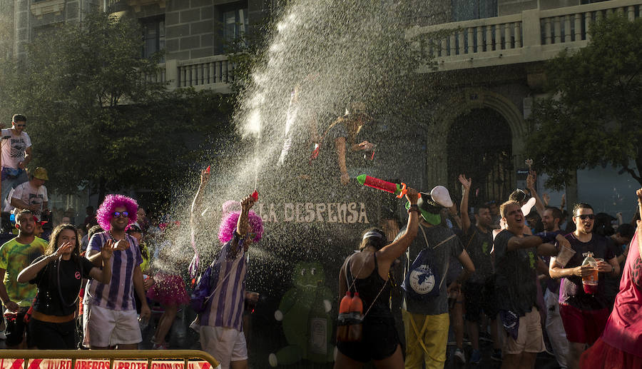 Fotos: Desfile de peñas en las fiestas de Valladolid 2018