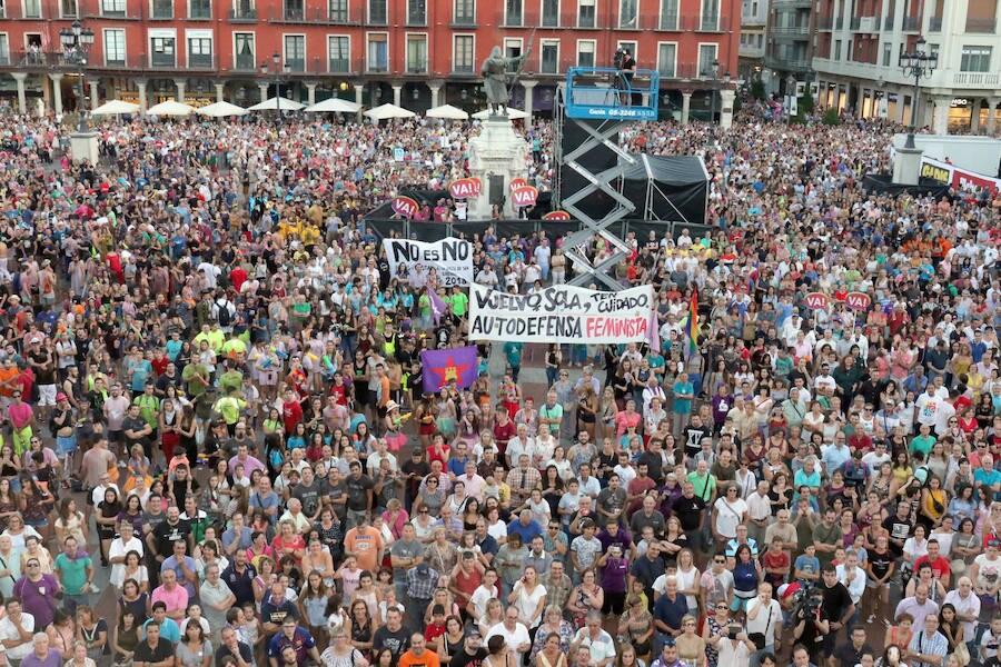 El escritor da el pistoletazo de salida a las fiestas de Valladolid con un emotivo discurso en el que presume de ciudad.