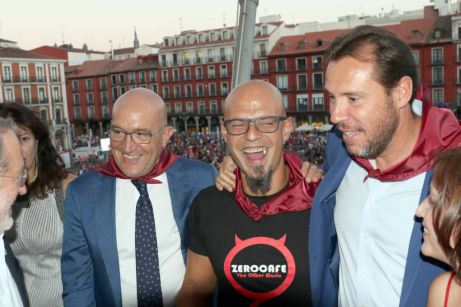 El escritor da el pistoletazo de salida a las fiestas de Valladolid con un emotivo discurso en el que presume de ciudad.