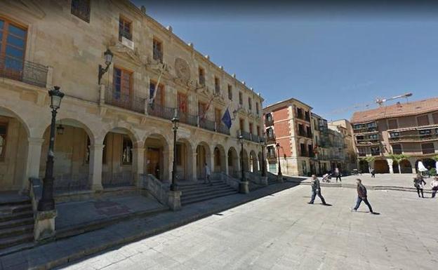 Fachada del Ayuntamiento de Soria. 