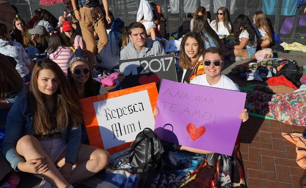 Galería. Fans de OT en la Plaza Mayor de Valladolid.