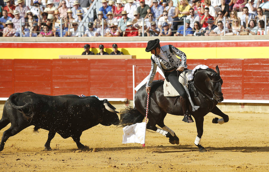 Fotos: Los Rejoneadores salen por la Puerta Grande