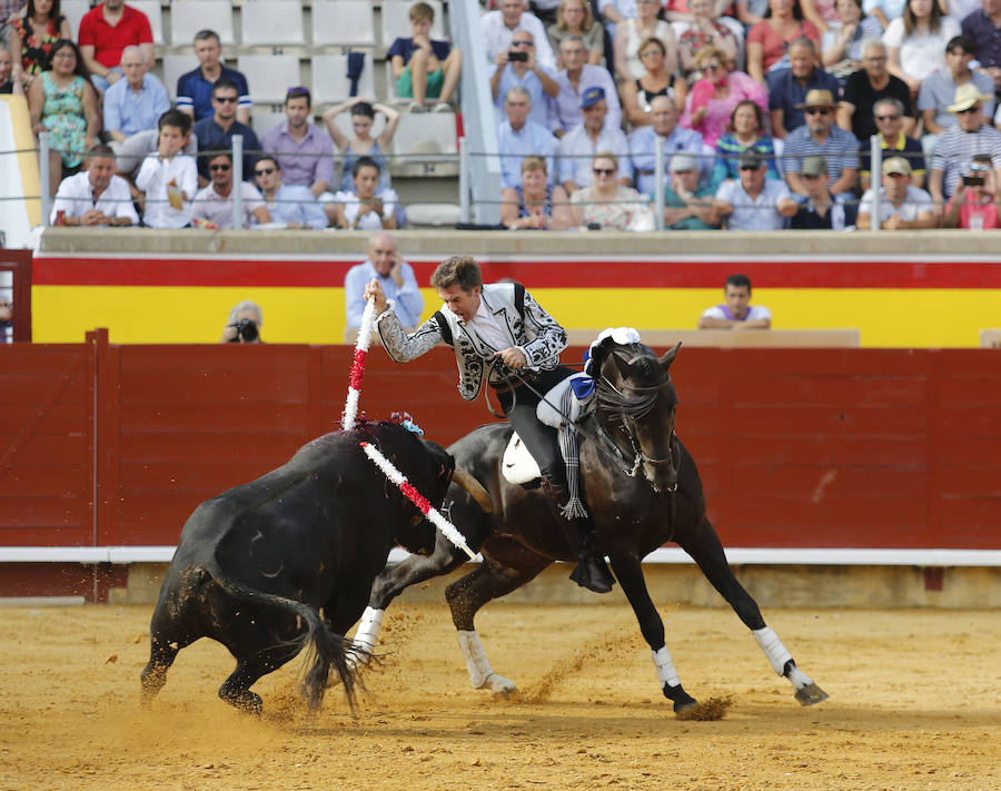 Fotos: Los Rejoneadores salen por la Puerta Grande