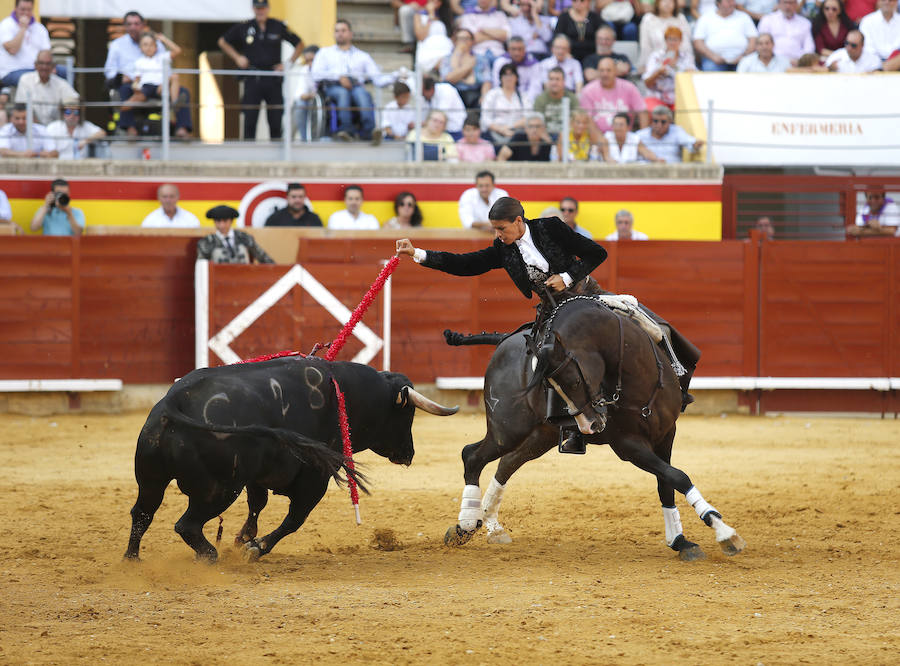 Fotos: Los Rejoneadores salen por la Puerta Grande