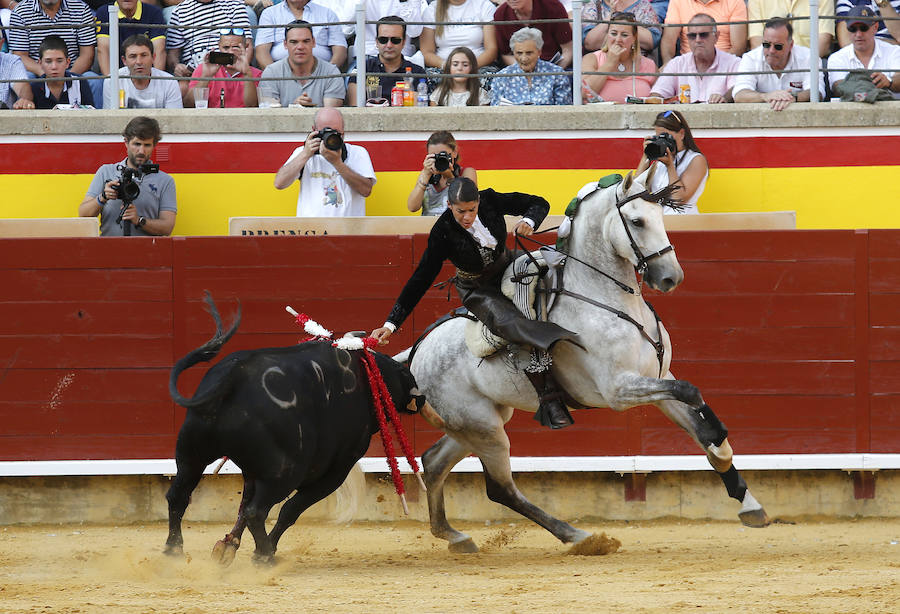 Fotos: Los Rejoneadores salen por la Puerta Grande