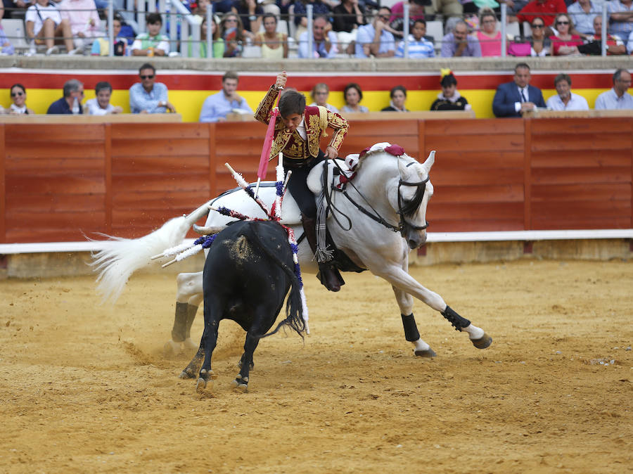 Fotos: Los Rejoneadores salen por la Puerta Grande