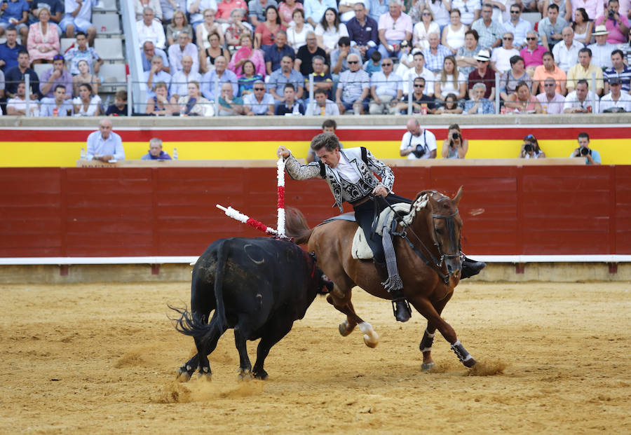 Fotos: Los Rejoneadores salen por la Puerta Grande