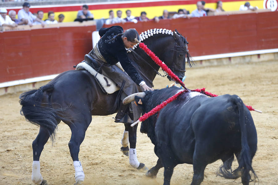 Fotos: Los Rejoneadores salen por la Puerta Grande