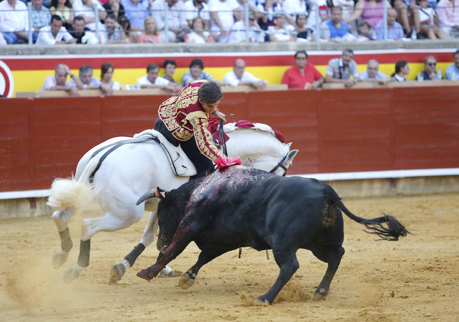 Fotos: Los Rejoneadores salen por la Puerta Grande
