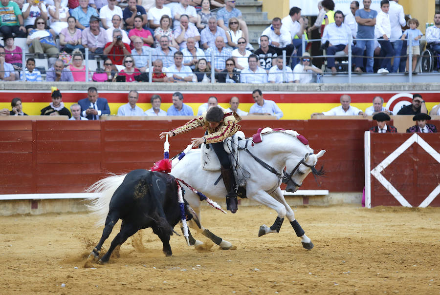 Fotos: Los Rejoneadores salen por la Puerta Grande