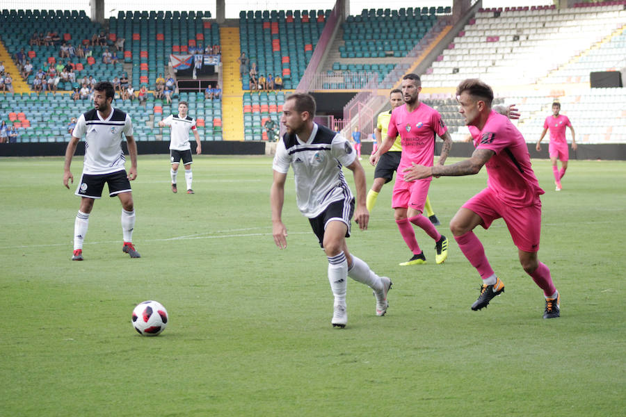 El equipo local logró ayer su primer punto de la temporada en un partido en el que cualquiera de los dos equipos pudo haberse llevado los tres puntos