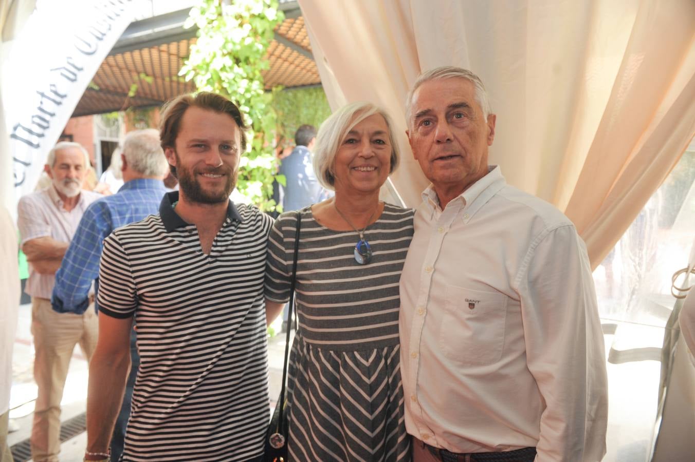 Jason Heras, Nancy Garceau y Paco Heras, propietario de los Cines Broadway.