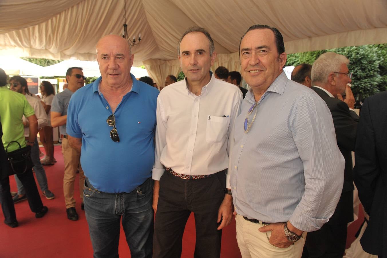 Santiago García (Catering y Complementos) con Jesús Nuñez y Javier Hernández, de Catering Gaonera.