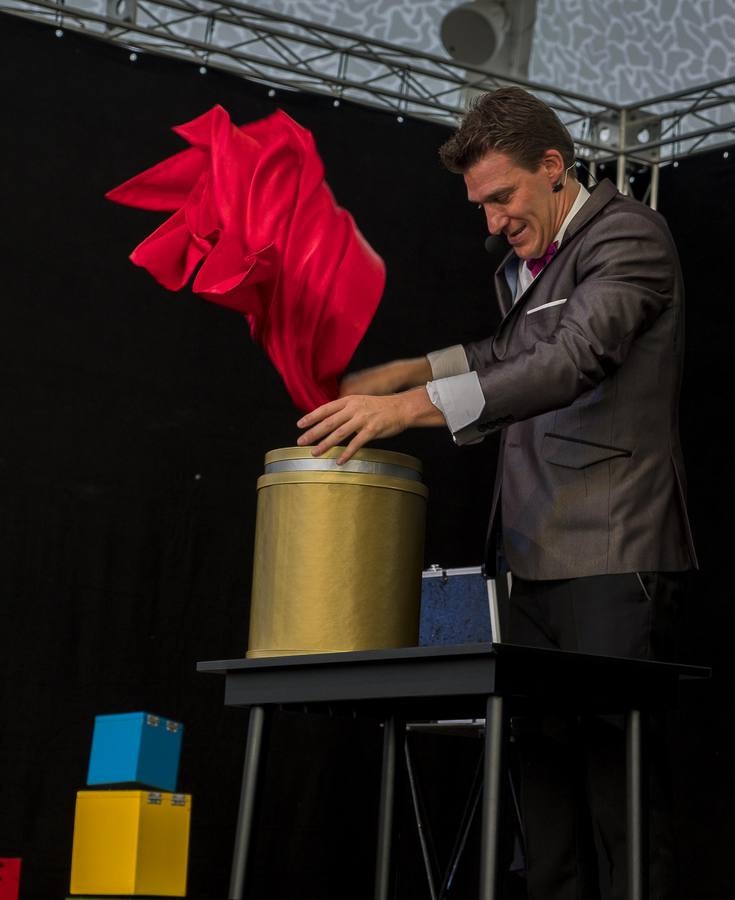 Fotos: Espectáculo de magia del mago Toño en la Cúpula del Milenio
