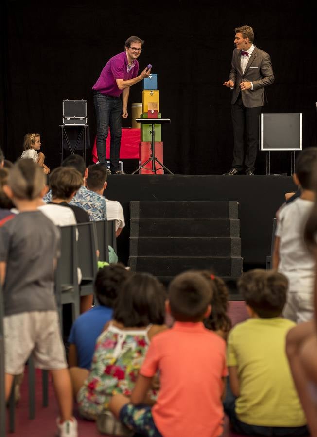 Fotos: Espectáculo de magia del mago Toño en la Cúpula del Milenio