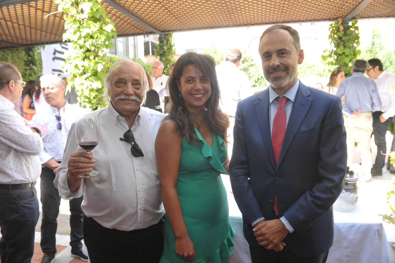 Juan Antonio Fernández (Liberalia) con Marian Hidalgo y Víctor García, del Consejo Regional de Cámaras.