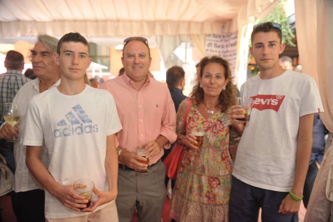 Alfonso Gobernado y Marta Garrido, de Gabinete de Asesores Eylo, con sus hijos, José Ignacio y Álvaro.