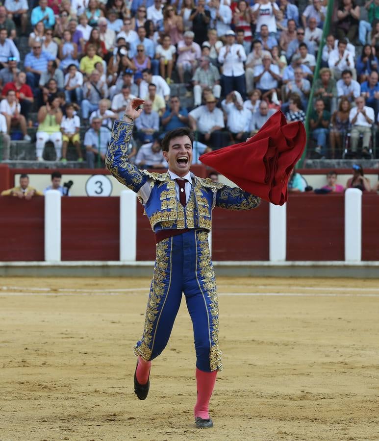 El navarro cortó tres orejas; Alfonso Ortiz se fue de vacío y Darío Domínguez escuchó tres avisos