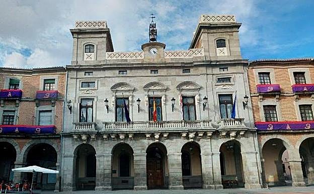 Fachada del Ayuntamiento de Ávila. 