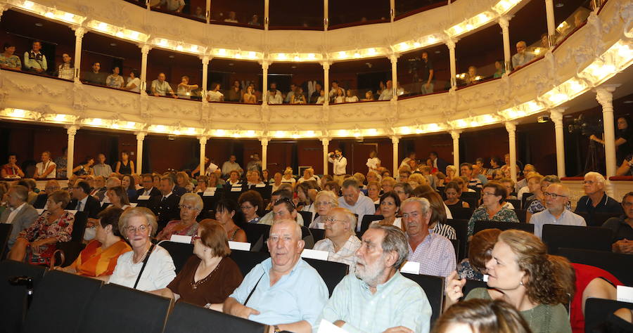 Teatro Principal de Palencia durante el pregón literario en las prefiestas de San Antolín