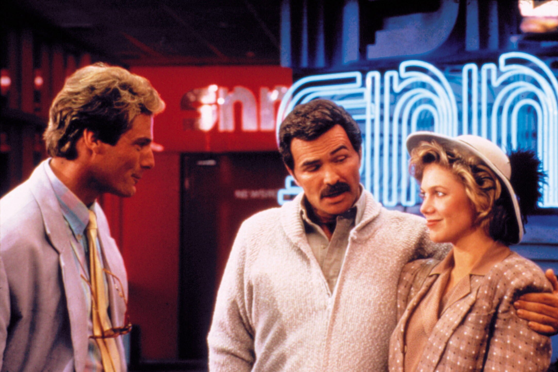 Christopher Reeve, Burt Reynolds y Kathleen Turner (de i a d), en una escena de la película 'Interferencias' (1988)
