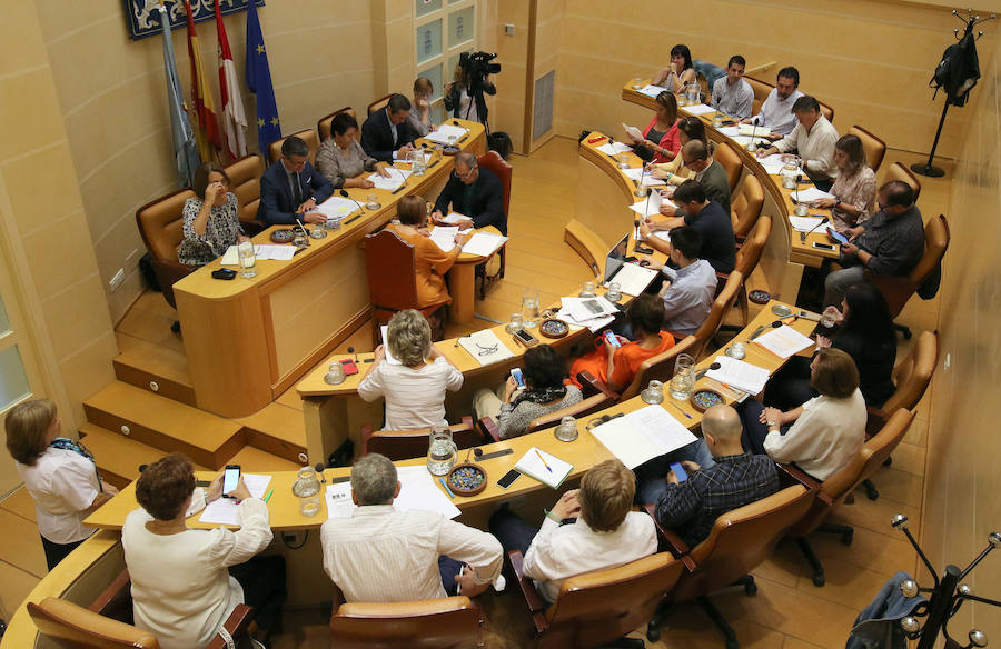 Fotos: Pleno del Ayuntamiento de Segovia