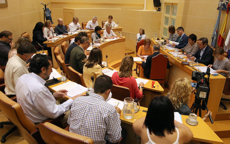 Fotos: Pleno del Ayuntamiento de Segovia