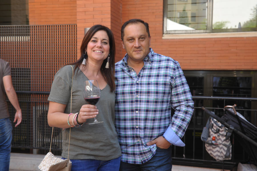 Lorena Sancho, de El Norte, e Ismael Bosch, jefe de gabinete de Alcaldía del Ayuntamiento de Valladolid